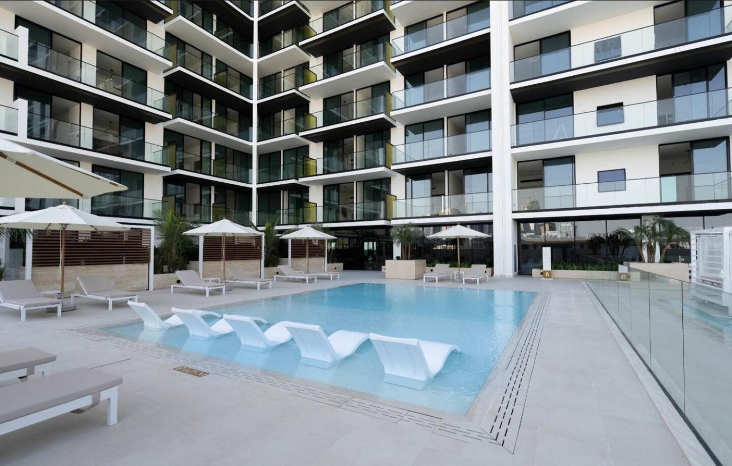 Elegant 1br Jvc Pool, Balcony, Parking Apartment